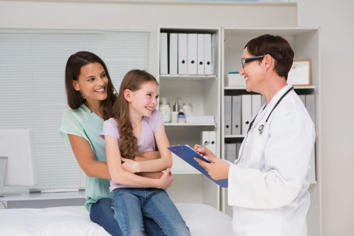 Mom with a child at the doctor