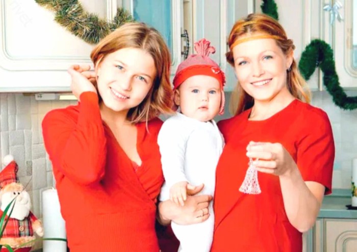 Elvira Bolgova with daughters