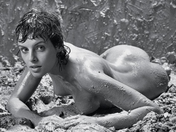 Naked long -legged beauties in poses