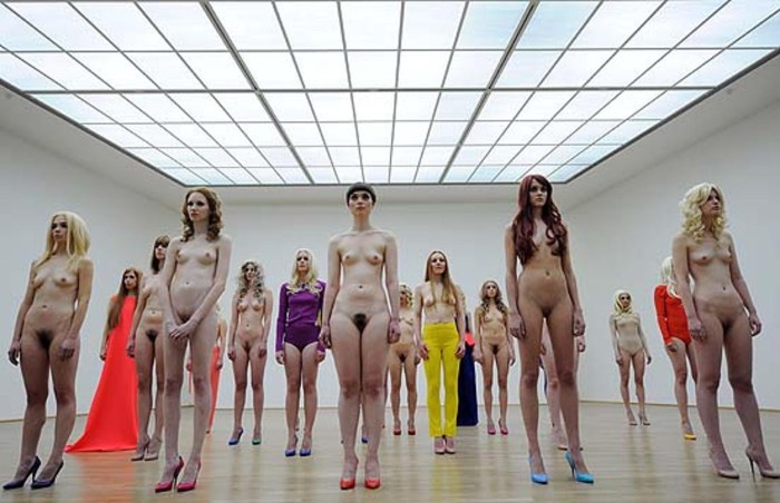 Behind the scenes of fashionable shows nude