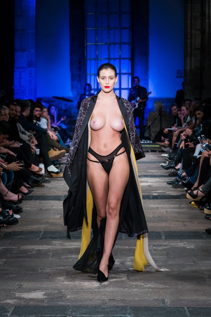Miranda Kerr Naked Podium