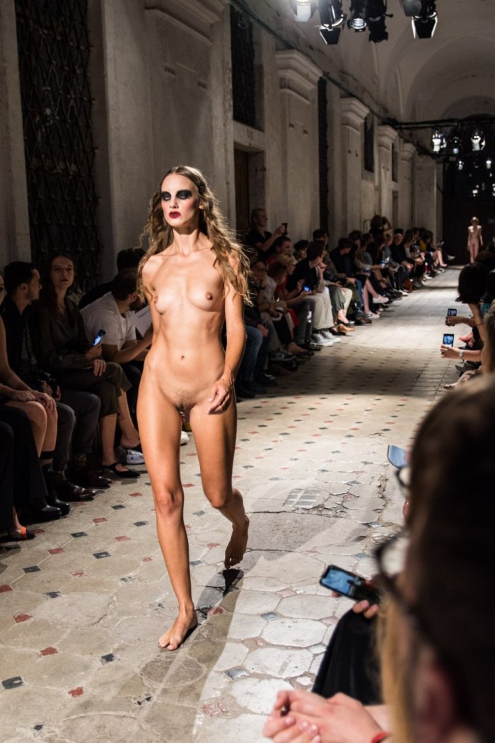 Girls undress on the catwalk