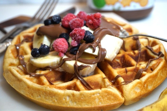 Viennese waffles with peach and ice cream
