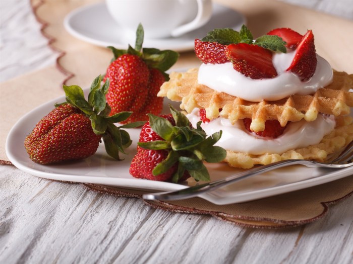 Dessert with strawberries