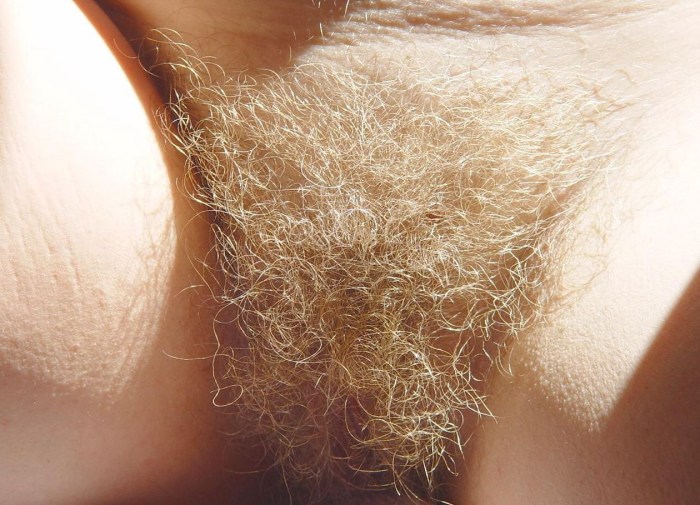 Unshaven red pussy