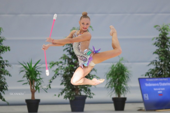 Tatyana Vedeneeva barefoot