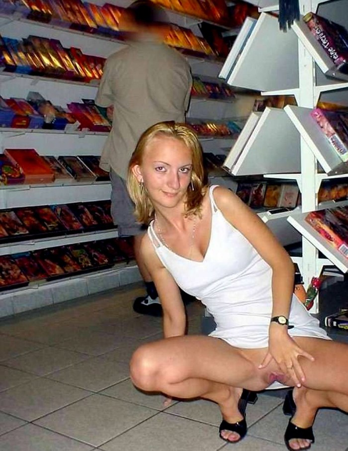 Fallomitator under the skirt