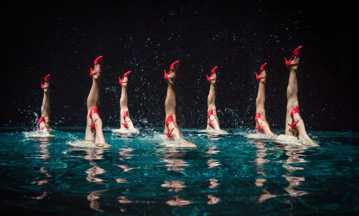 Eiffel synchronous swimming