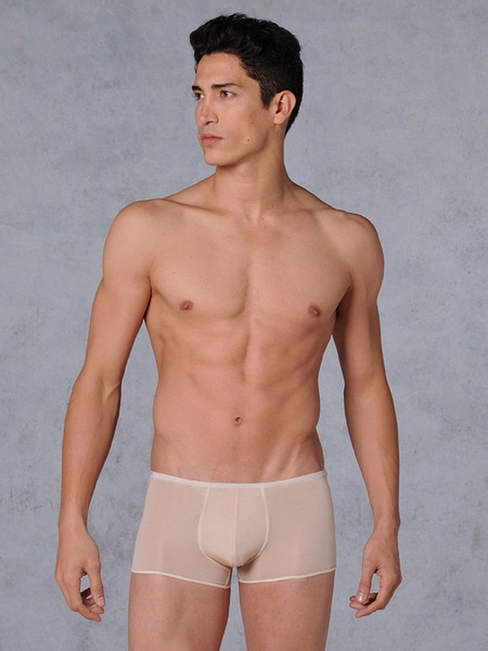Model with cellulite in the studio
