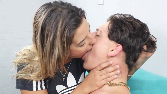 Kisses breasts