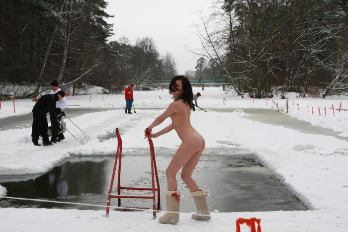 Naked bathing in an ice hole