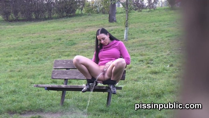 Arab women Pissing