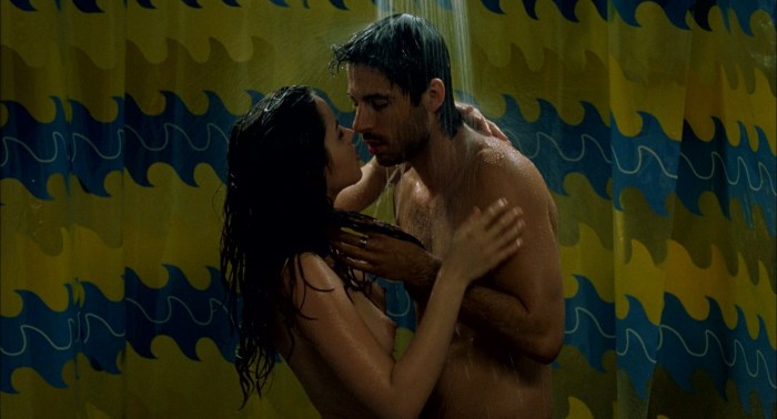 Naked Ana de Armas in the movie Night Coctor
