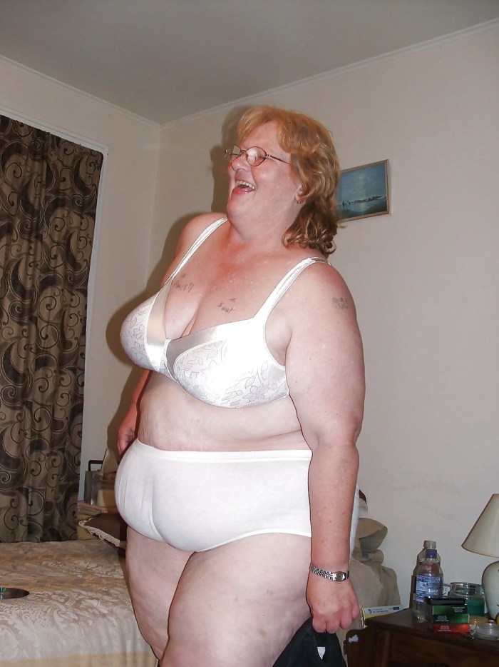Older women in pantalons