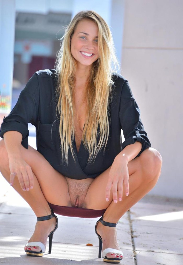 Naked blondes under the skirt
