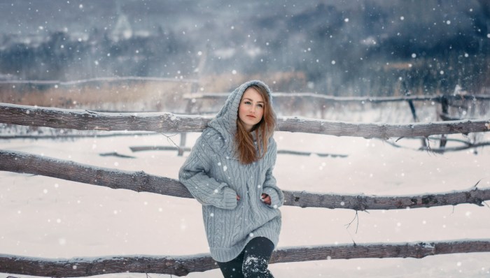 Photoshoot in the winter in a sweater