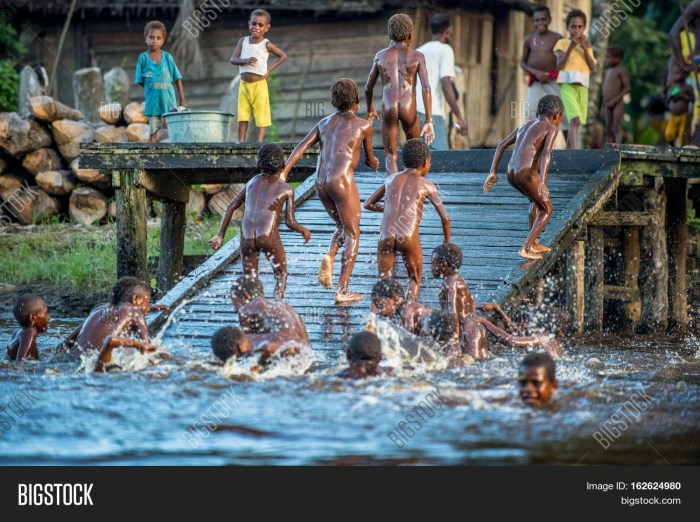 African children bathe