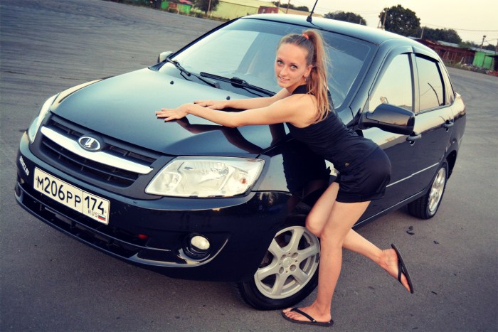 VAZ 2107 Autos and girl
