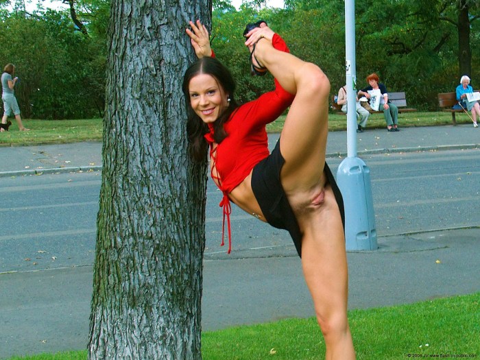 Girls in skirts without panties