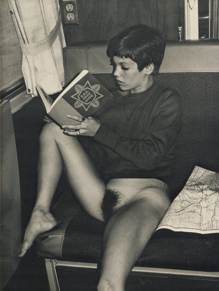She spread her legs in public