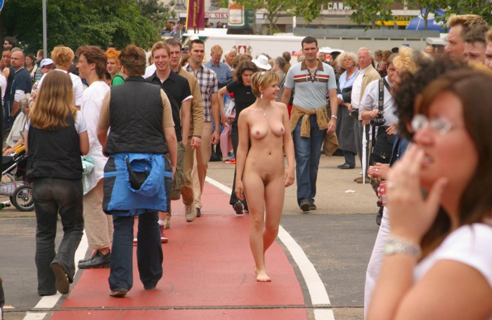 Demonstration of the vagina in public