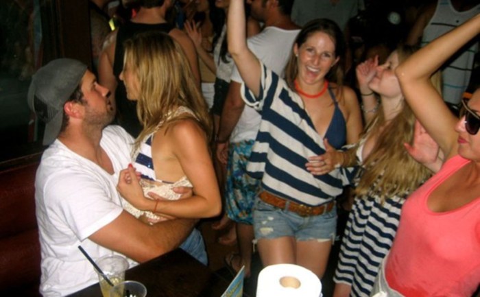 Hotwife in a nightclub