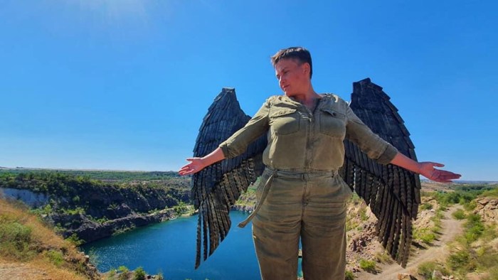Who are the neighbors of Savchenko