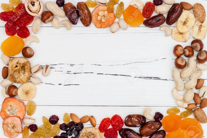Nuts of nuts and dried fruits