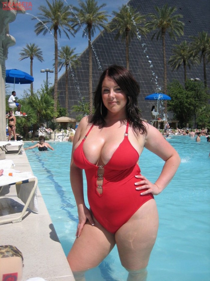 Plus-Size Diana Sirokai
