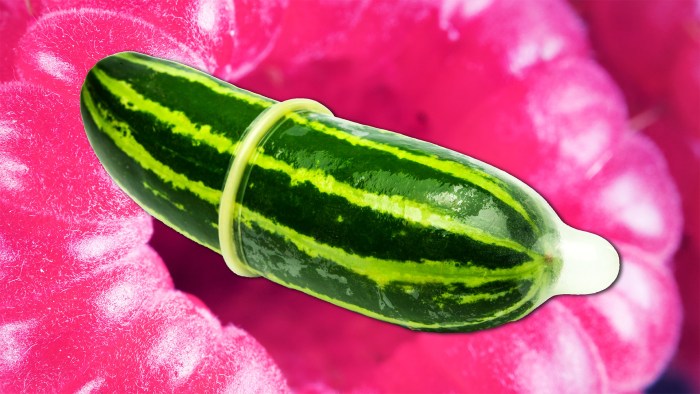 INSERTING A CUCUMBER - Feeling Pain and