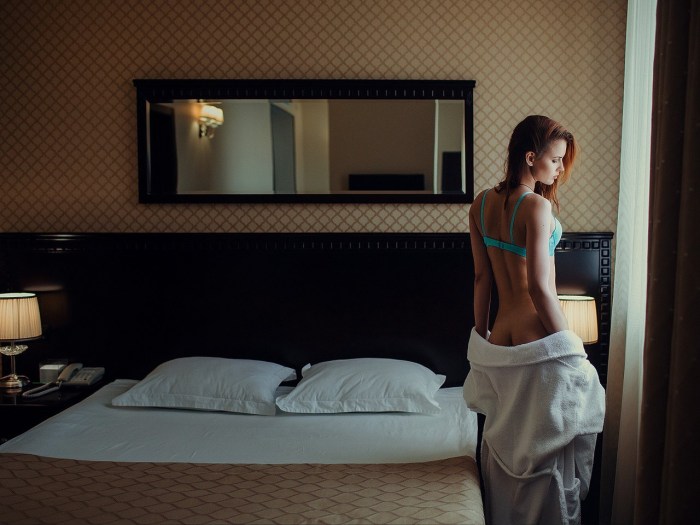 Girl in the hotel room