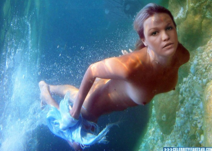 Naked actress Julia Stiles