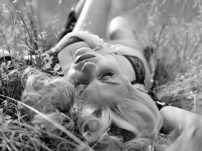Erotic photo shoot in nature