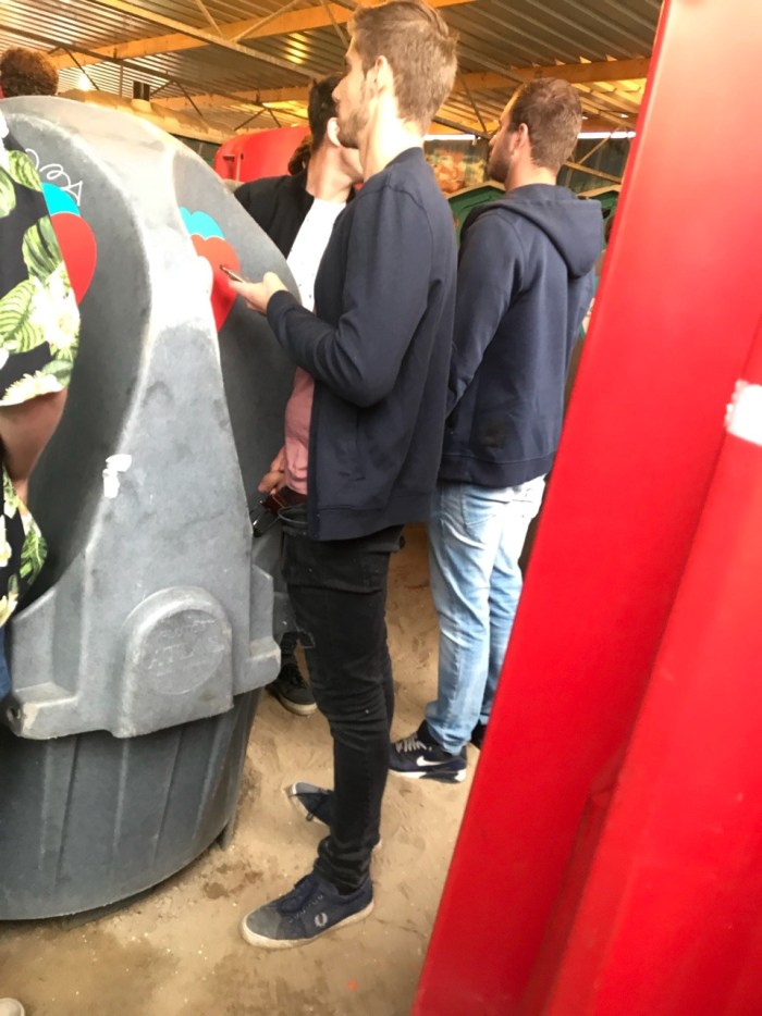 Guy Urinal