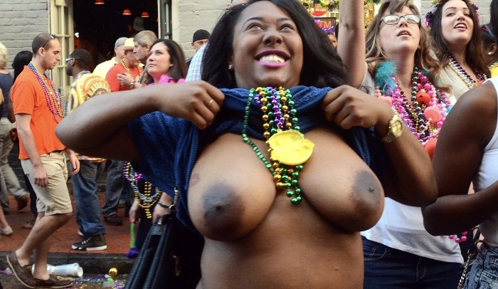 Fantasy Fest-Mardi Gras Mature Pussy Piercing