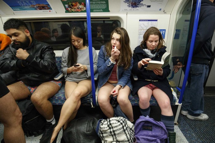 Flash mob "in the subway without pants"