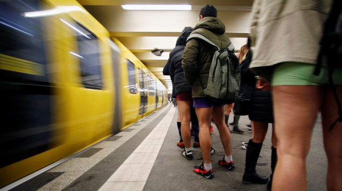 In the subway without pants mob
