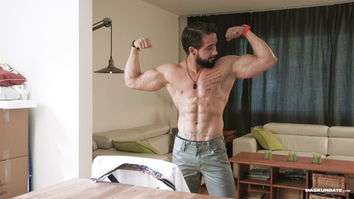 Maskurbate Brad Showing Off His Huge Muscles and Dick! Naked cock