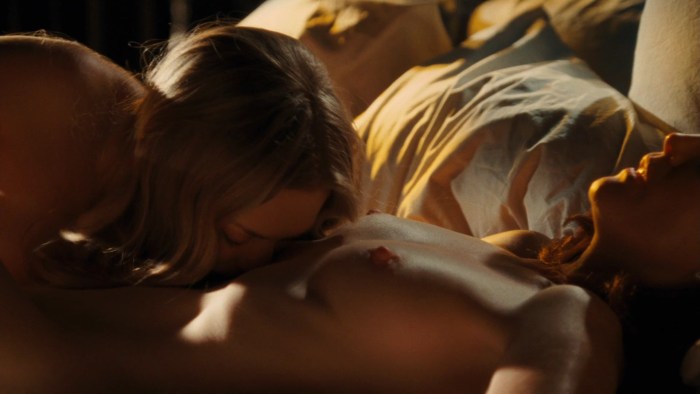 Amanda Seyfrid and Elizabeth Olsen boobs
