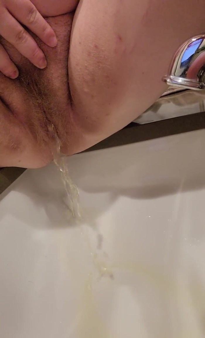 Granny piss hairy pusunes