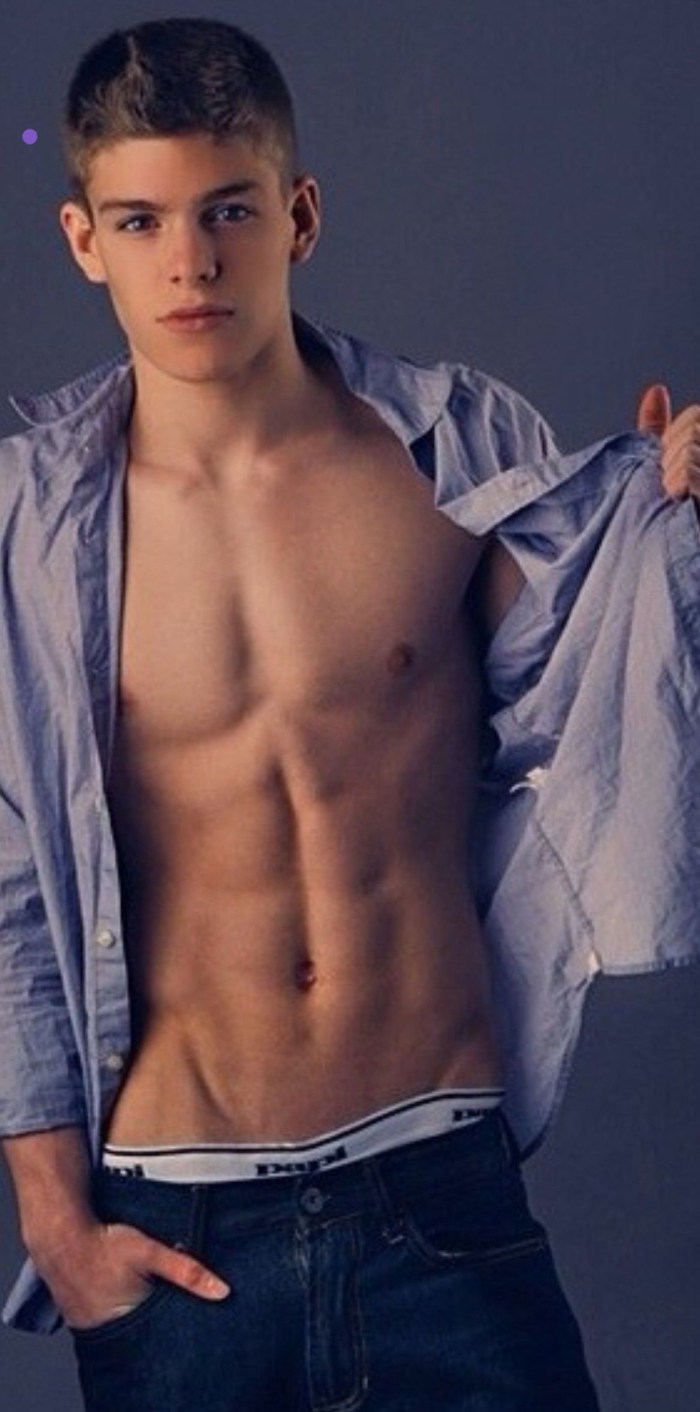 Twink Model Minor