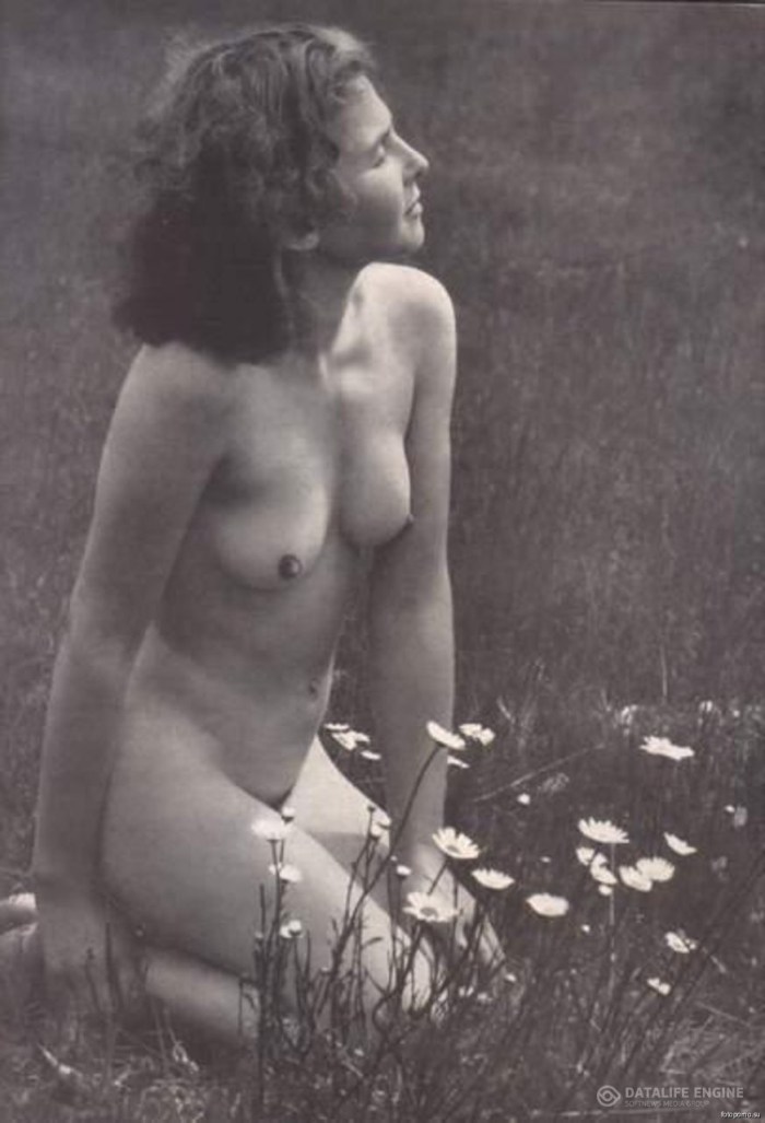 Retro naked women in nature