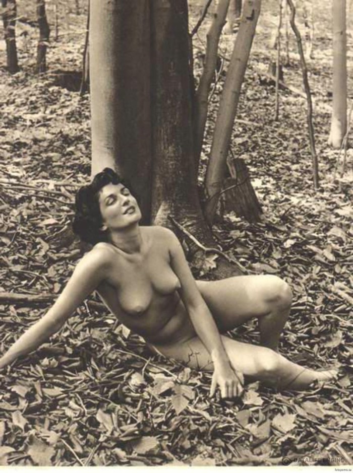 Retro naked women in nature
