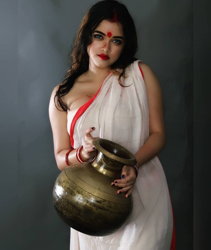 Indian Blouseless