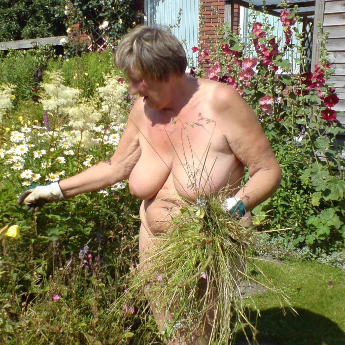 Two mature matyurs in shorts
