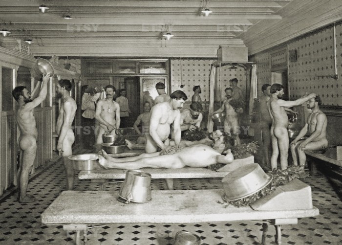 Naked women in retro films