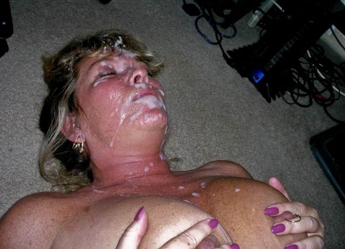 Cum on his wife on a large chest