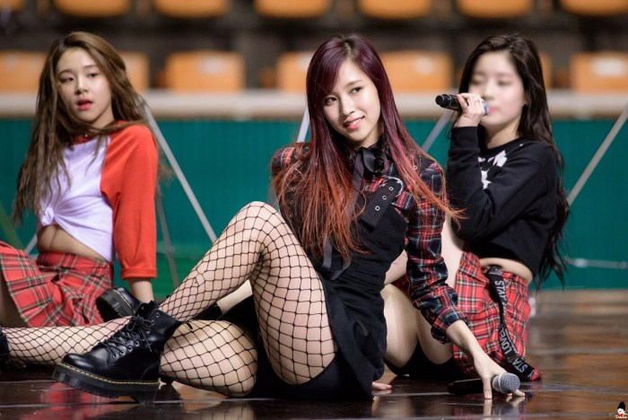 Twice ooh Ahh Sana