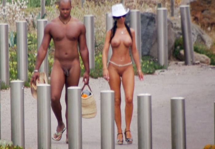 Girls naked in the cap dag