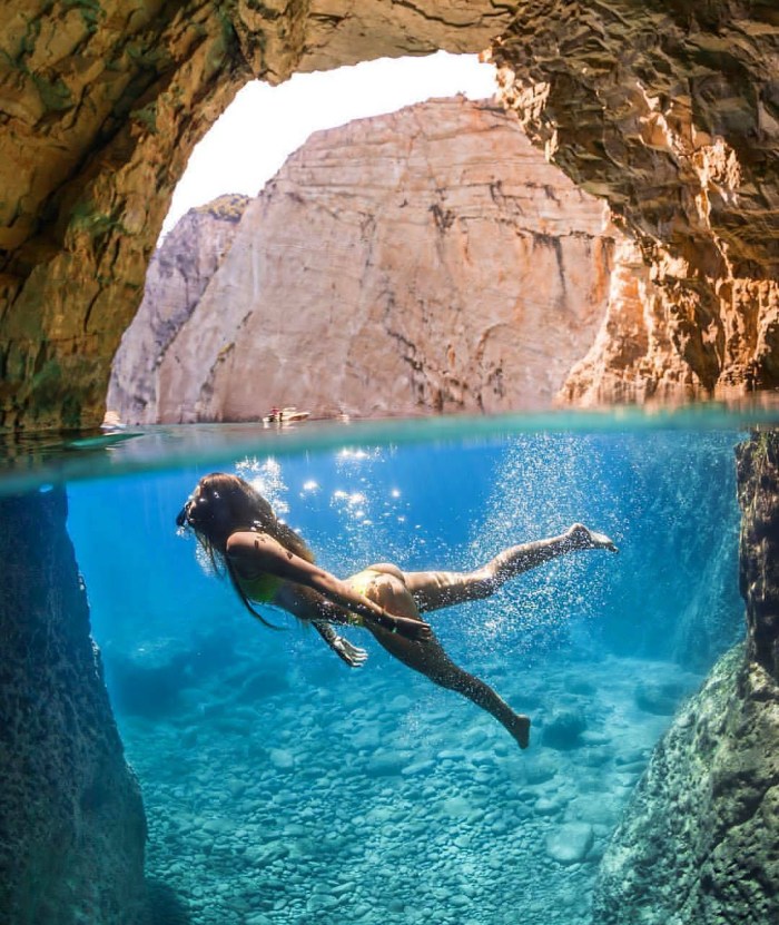Polina under water